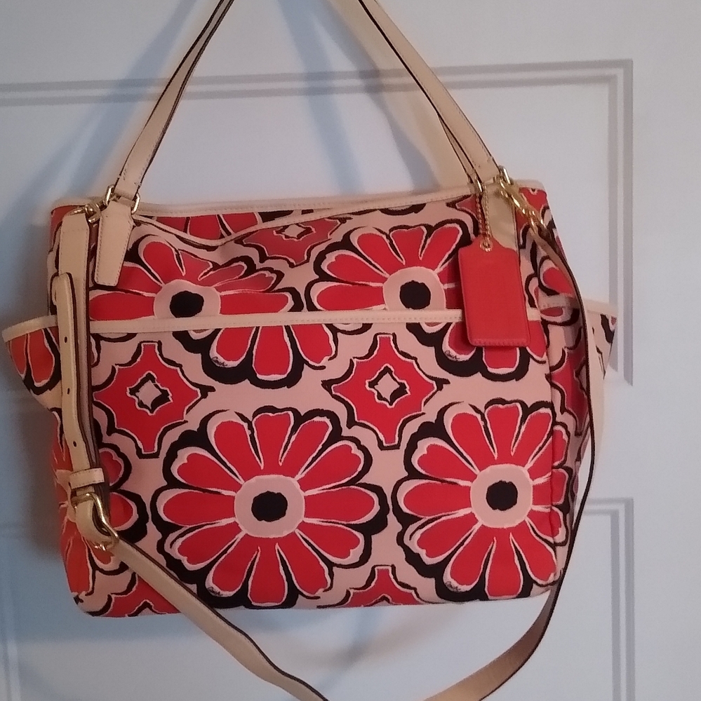 COACH TOTE/DIAPER BAG